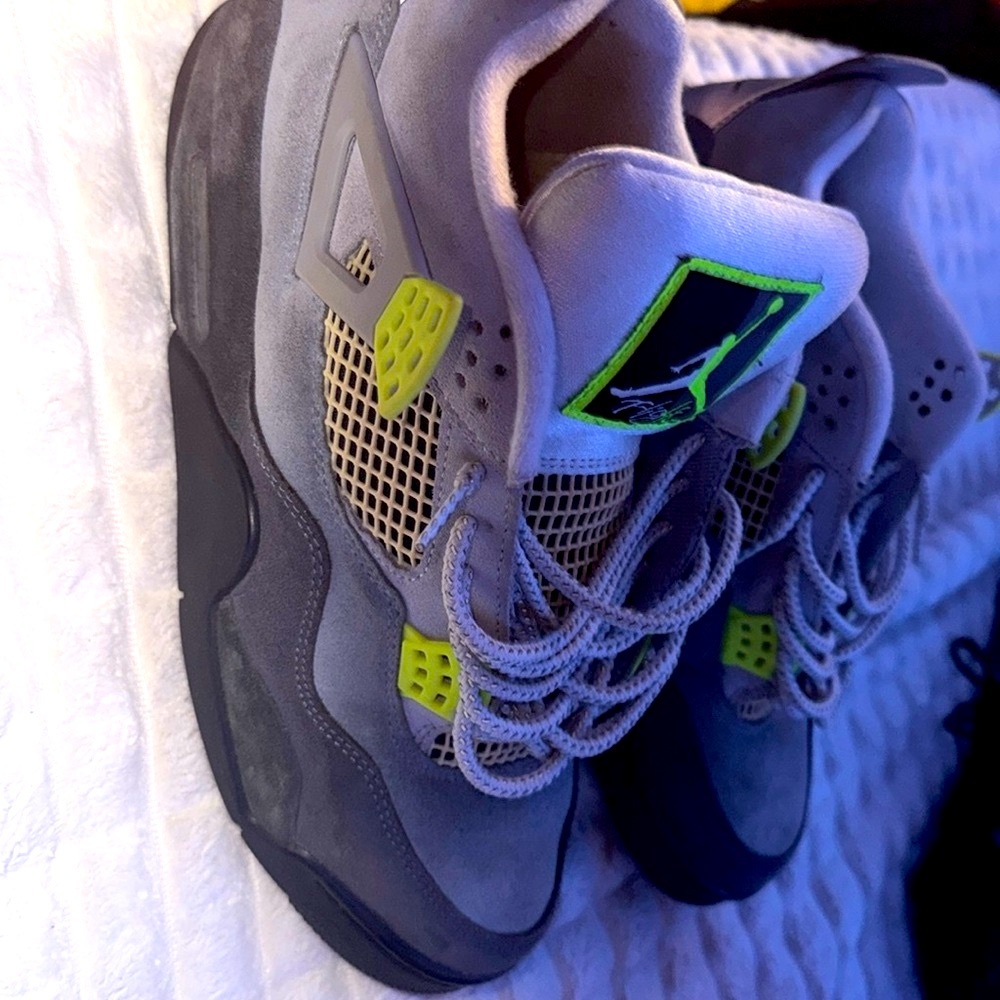 Jordan 4s SE 95 Neon black and grey size 10